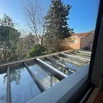 Glass And Wood Designer With Garden In Centertown וילה