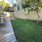 וילה Glass And Wood Designer With Garden In Centertown