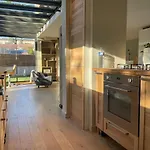 Glass And Wood Designer With Garden In Centertown וילה