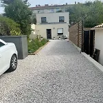 Glass And Wood Designer With Garden In Centertown וילה