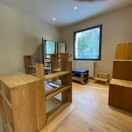 Glass And Wood Designer With Garden In Centertown Villa *