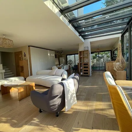 Glass And Wood Designer With Garden In Centertown فيلة *