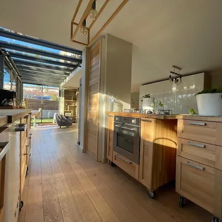 فيلة Glass And Wood Designer With Garden In Centertown مونبيلييه