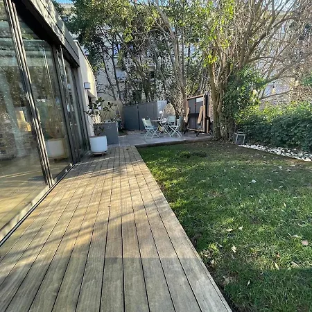 Glass And Wood Designer With Garden In Centertown مونبيلييه