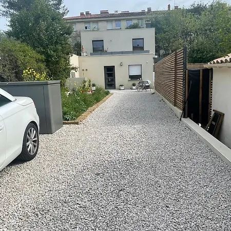 Glass And Wood Designer With Garden In Centertown Villa