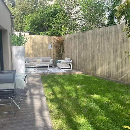 Villa Glass And Wood Designer With Garden In Centertown *