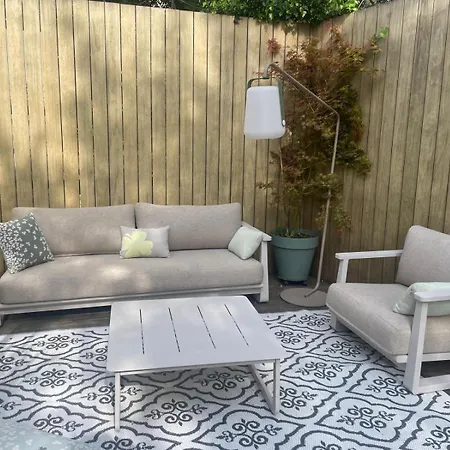 Glass And Wood Designer With Garden In Centertown Villa *