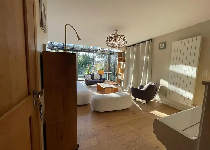 Glass And Wood Designer With Garden In Centertown *