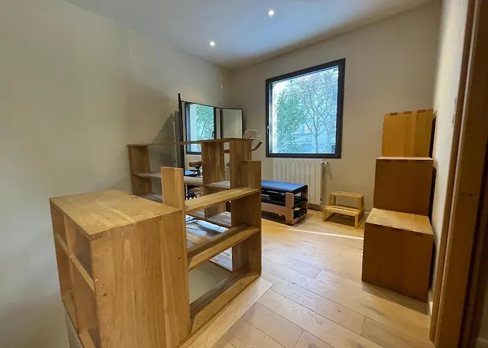 Glass And Wood Designer With Garden In Centertown 别墅 *