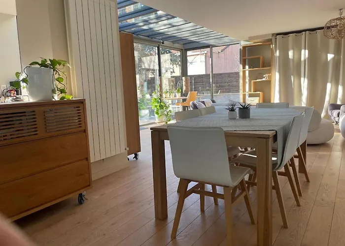 Glass And Wood Designer With Garden In Centertown 别墅 *