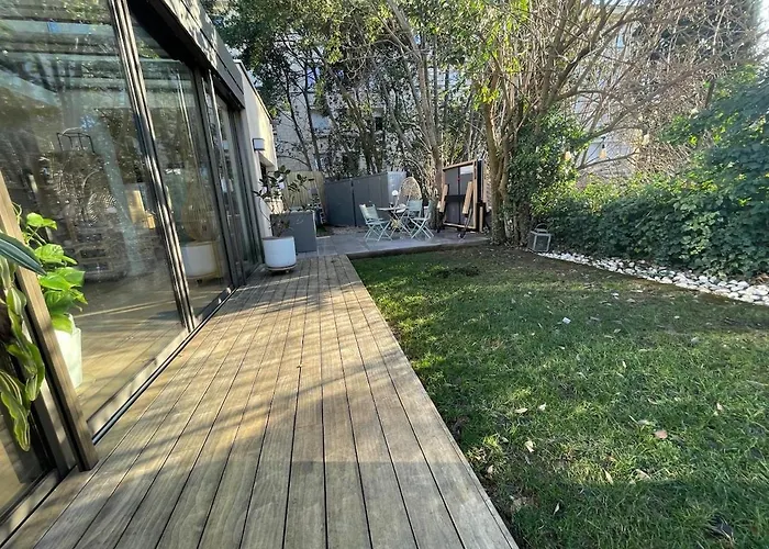 Glass And Wood Designer With Garden In Centertown 蒙彼利埃