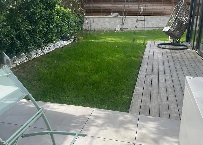 Glass And Wood Designer With Garden In Centertown
