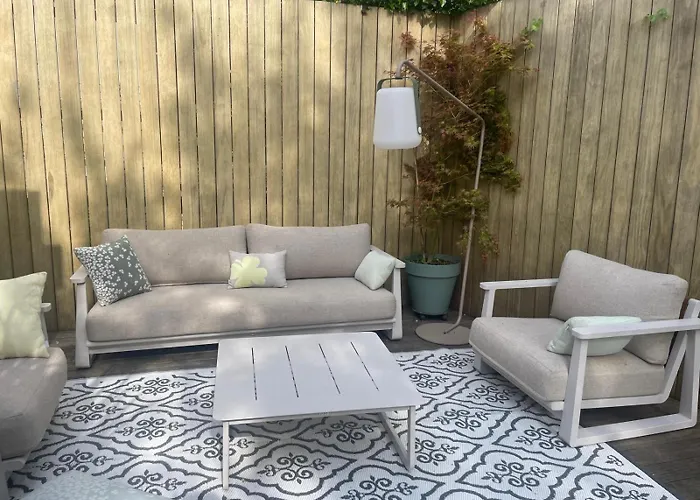 Glass And Wood Designer With Garden In Centertown 别墅 *